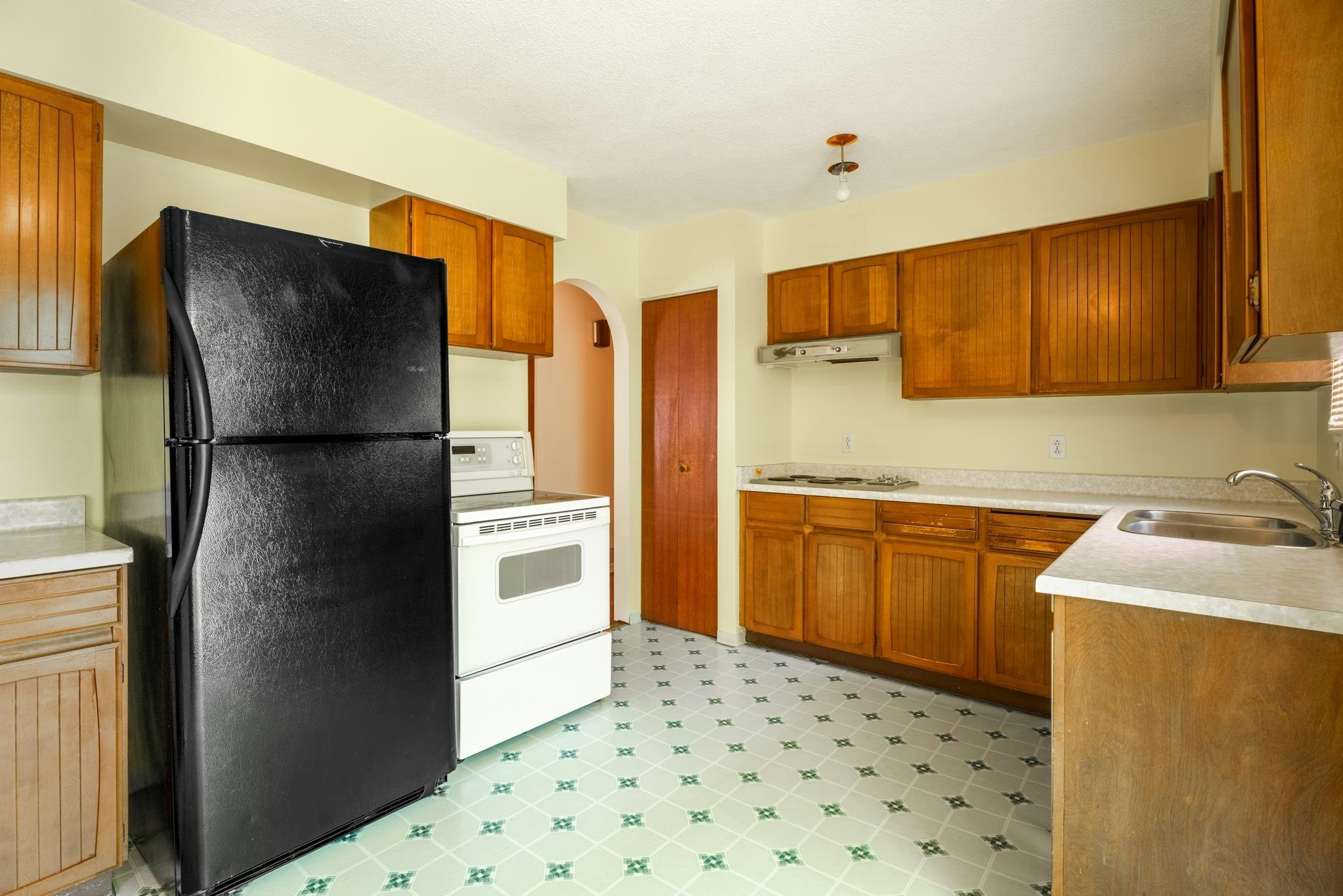 15732 Goggs Avenue, Surrey, BC, V4B 2N7 - 8