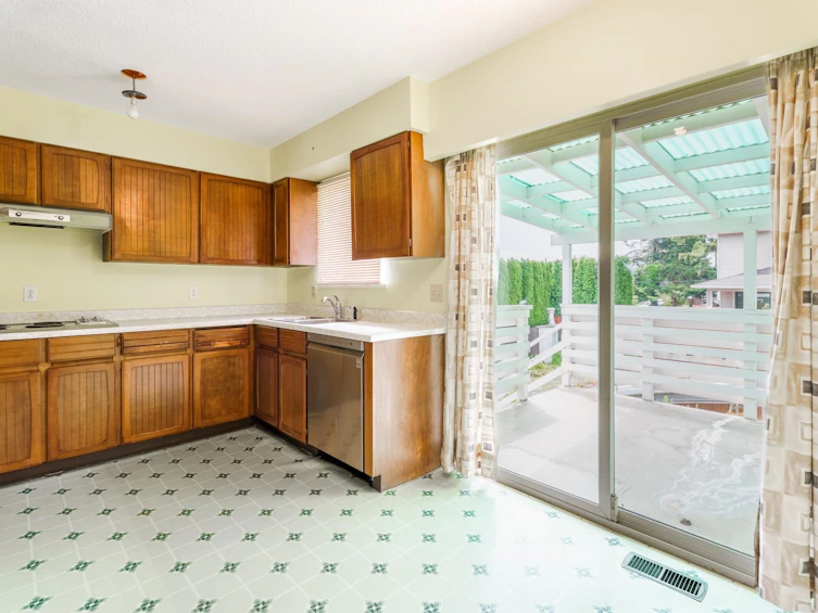 15732 Goggs Avenue, Surrey, BC, V4B 2N7 - 11