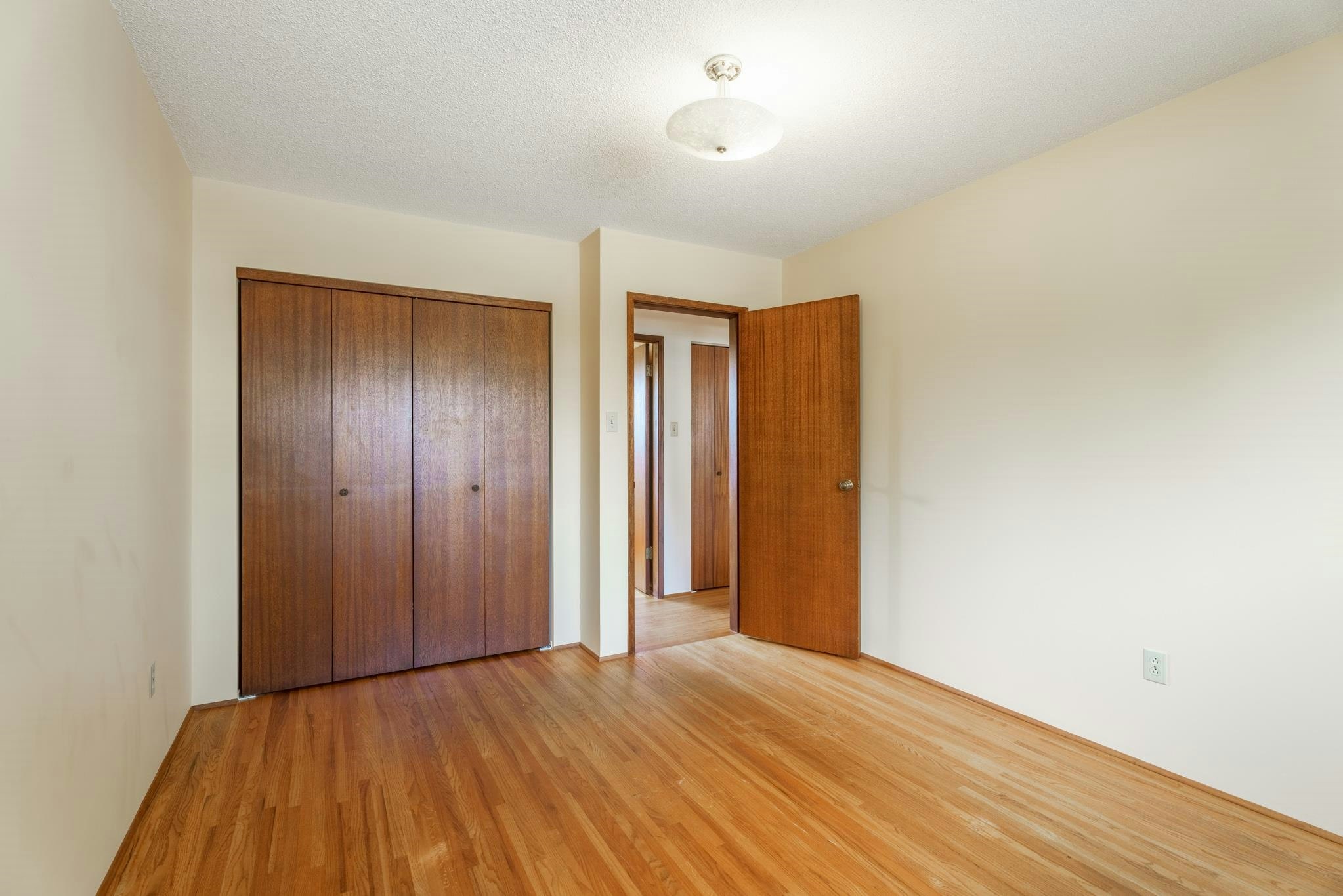 15732 Goggs Avenue, Surrey, BC, V4B 2N7 - 14