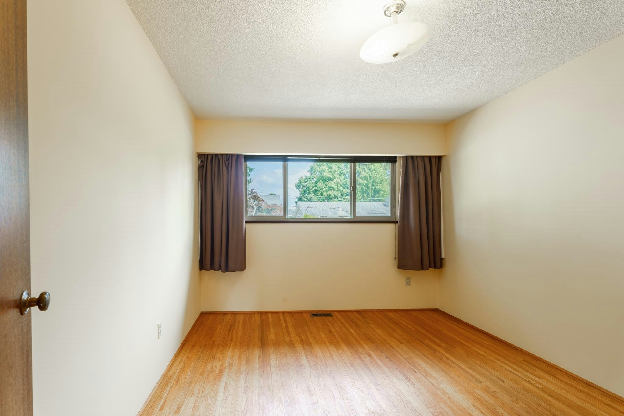 15732 Goggs Avenue, Surrey, BC, V4B 2N7 - 13