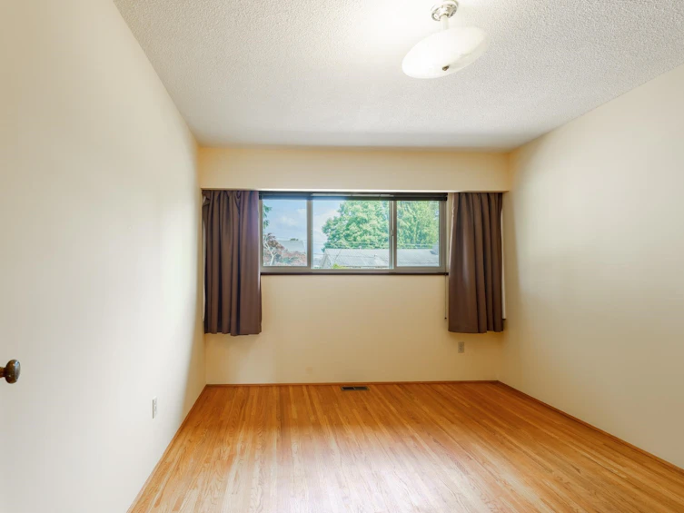 15732 Goggs Avenue, Surrey, BC, V4B 2N7 - 13