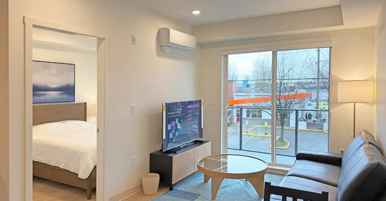 217-1529 Oxford, North Vancouver, BC, V7J 0G2 - 2