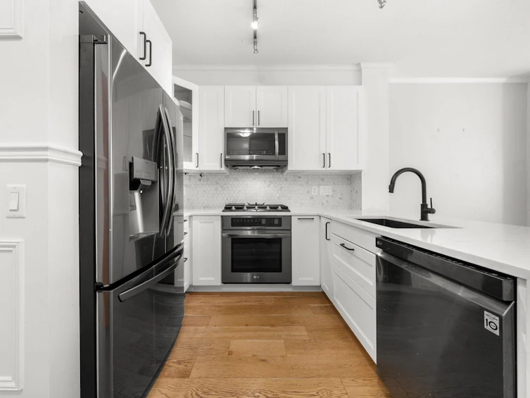 417-119 W 22nd Street, North Vancouver, BC, V7M 0B4 - 2