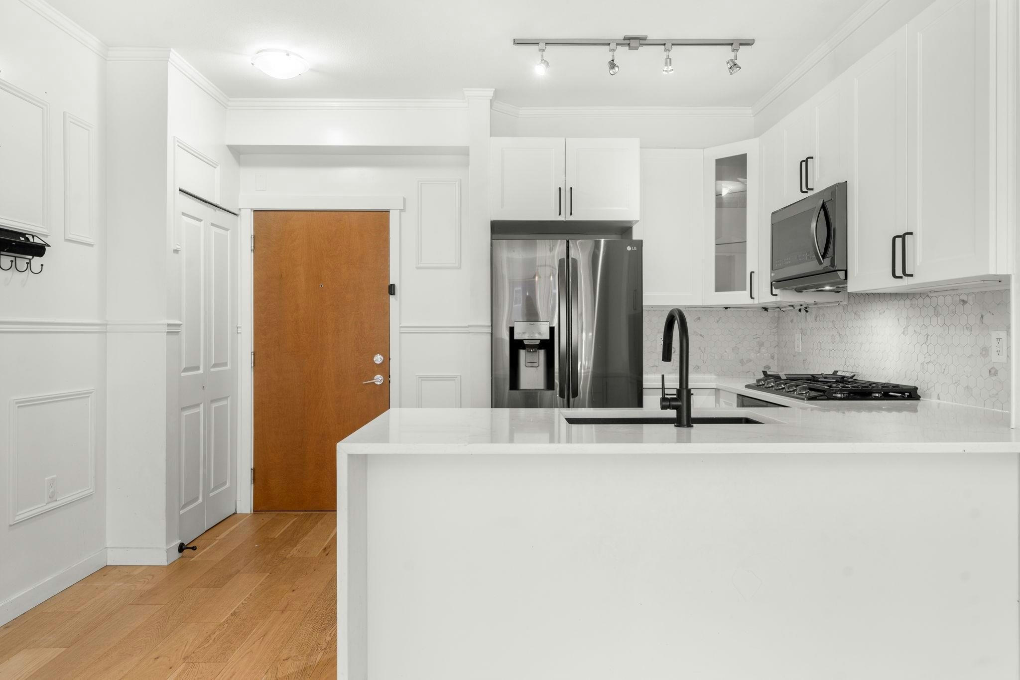 417-119 W 22nd Street, North Vancouver, BC, V7M 0B4 - 9