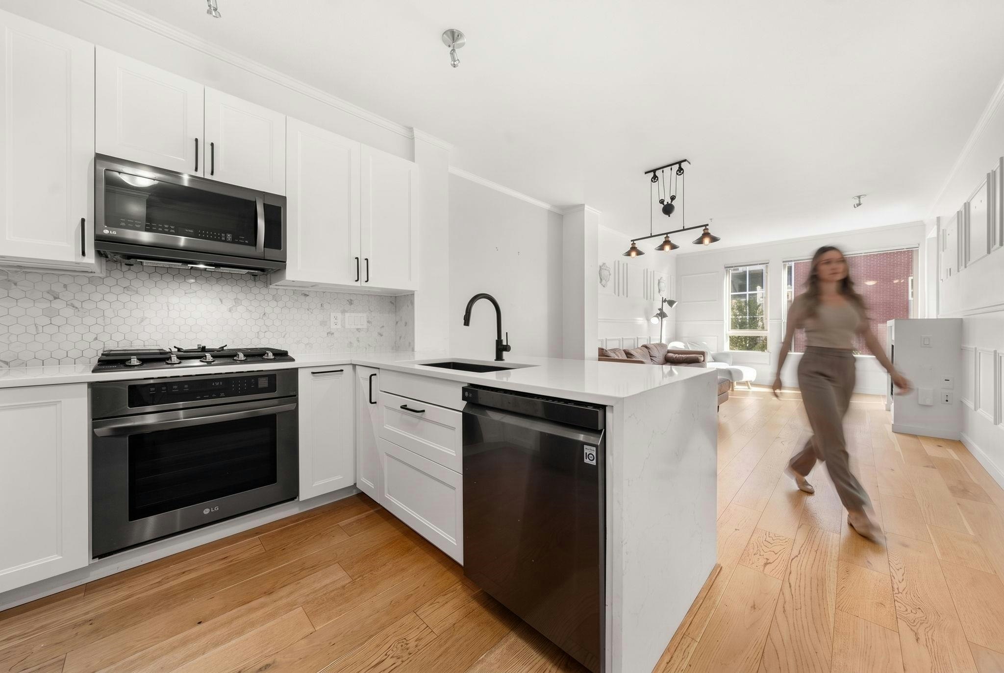 417-119 W 22nd Street, North Vancouver, BC, V7M 0B4