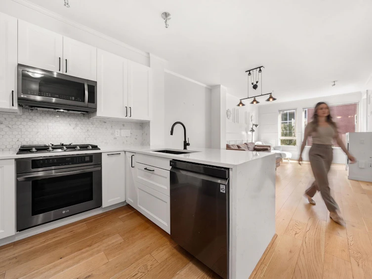 417-119 W 22nd Street, North Vancouver, BC, V7M 0B4