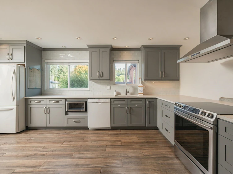 1231 River Drive, Coquitlam, BC, V3E 1N7 - 9
