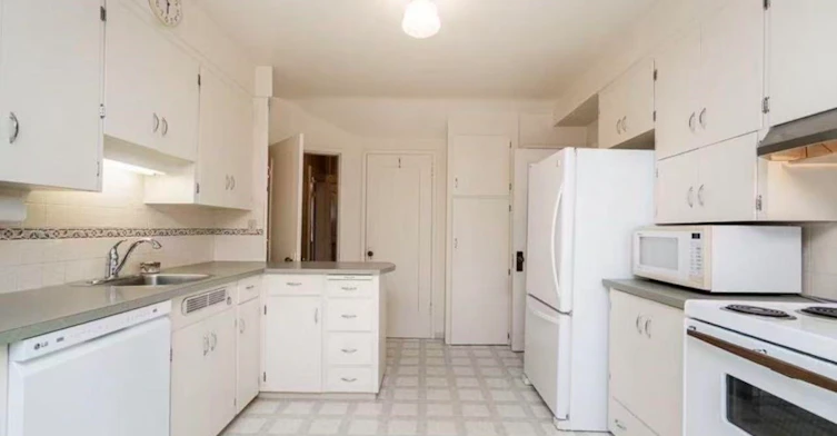 2000 West 43rd Avenue, Vancouver, BC, V6M 2C7 - 2