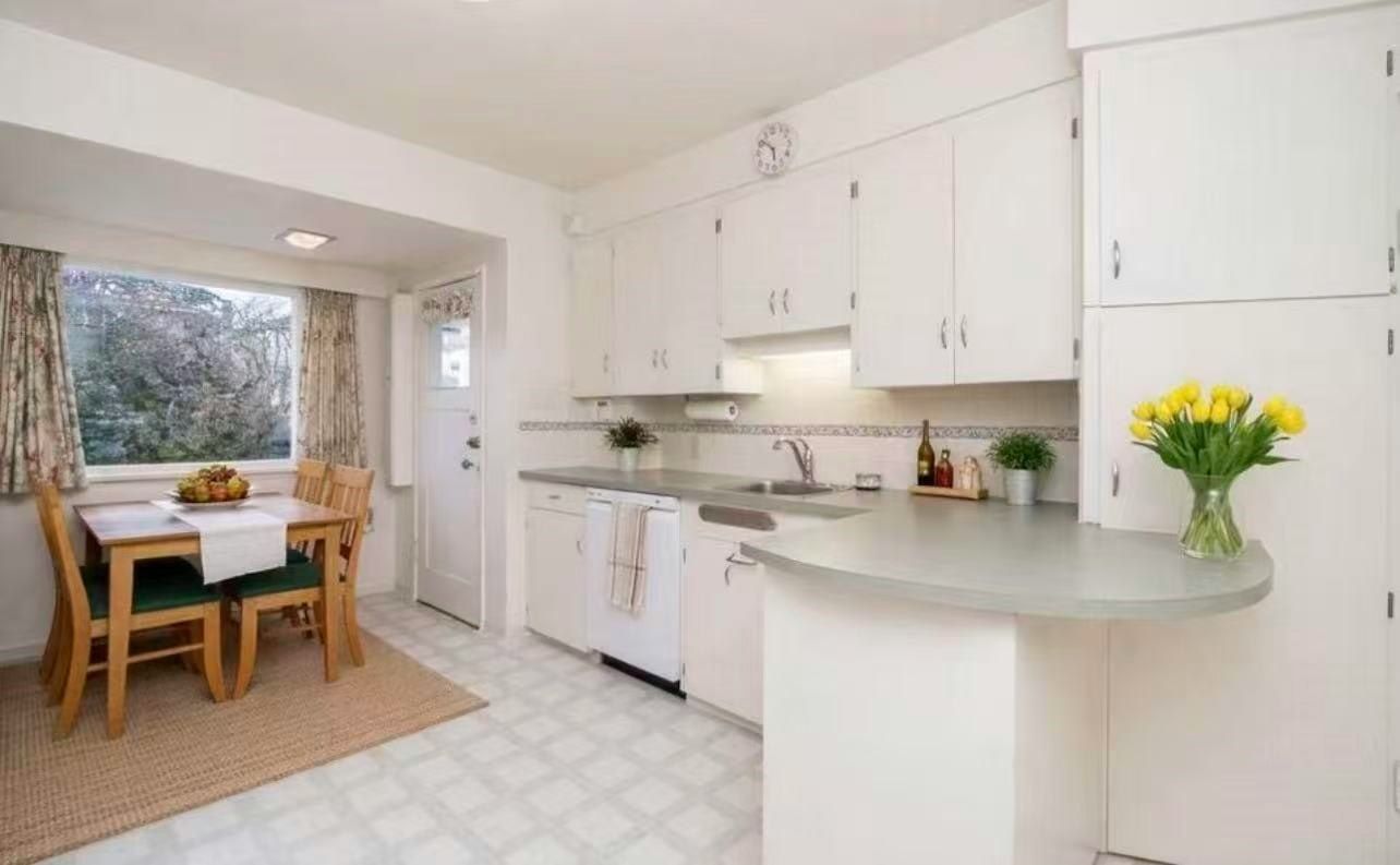 2000 West 43rd Avenue, Vancouver, BC, V6M 2C7 - 4