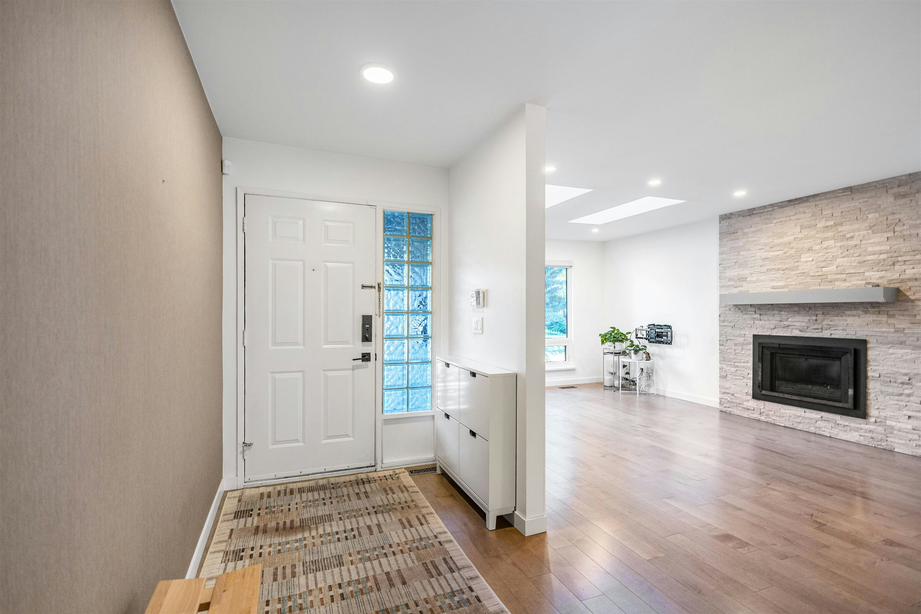2670 Burnside Place, Coquitlam, BC, V3E 1A2 - 3