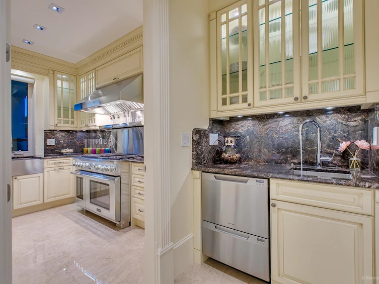 7551 Sunnybank Avenue, Richmond, BC, V6Y 1G6 - 13