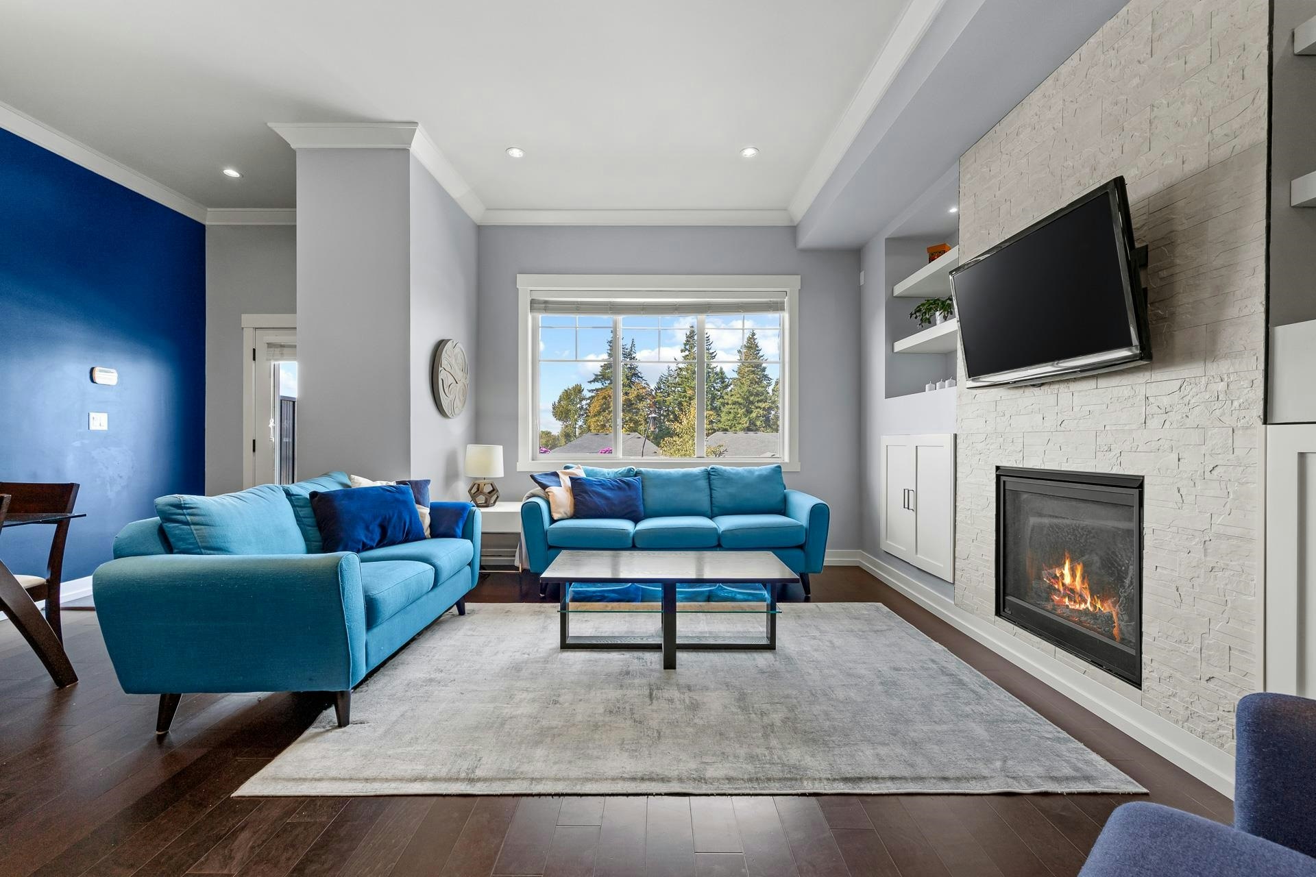 2209 165 Street - 5