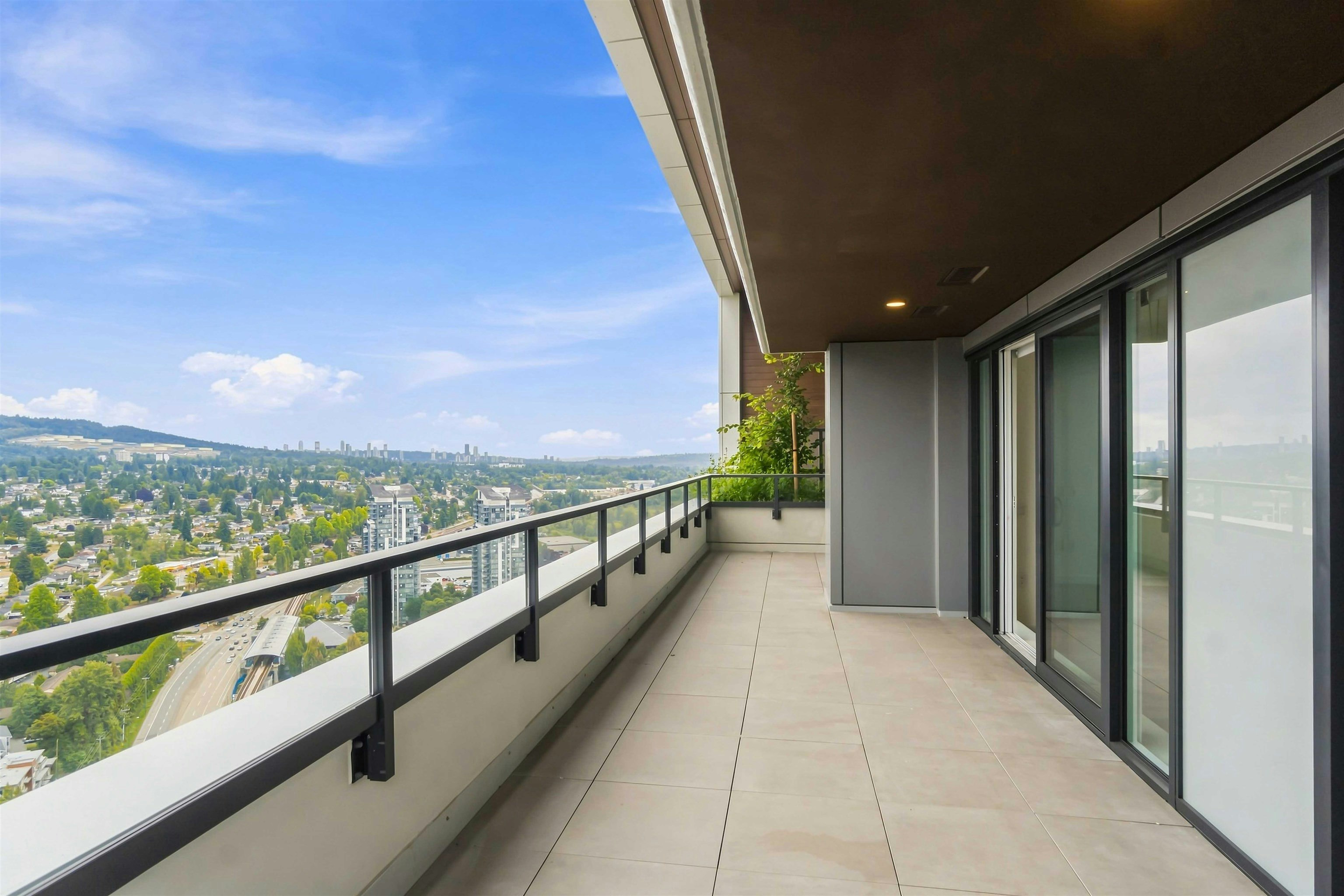 3302-2135 Springer Avenue, Burnaby, BC, V5B 0C1 - 3