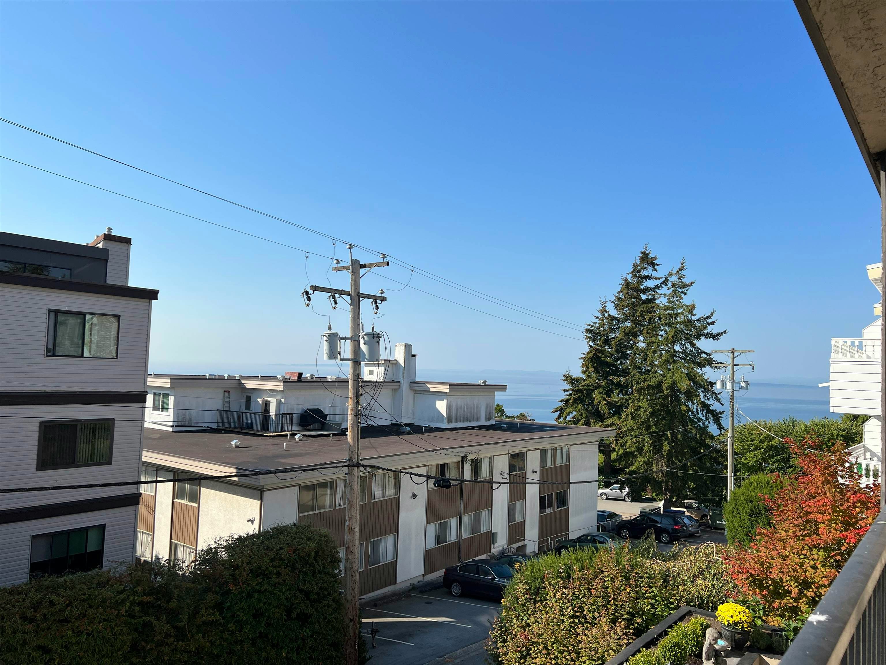 206-1285 Martin Street, Surrey, BC, V4B 3W4