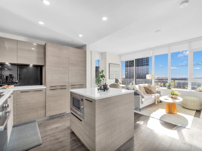 1104-6383 Mckay Avenue - 3