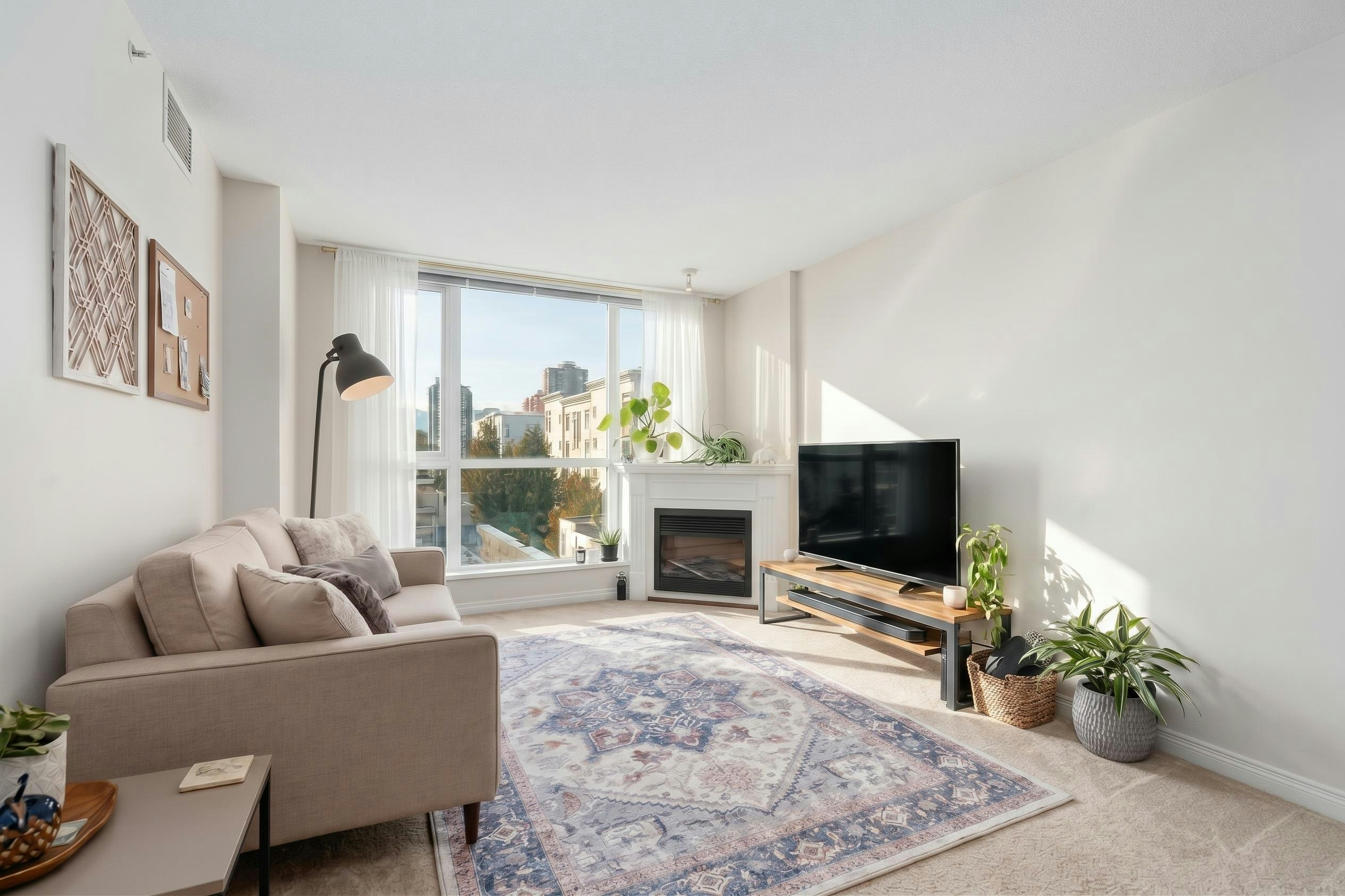 607-188 E Esplanade, North Vancouver, BC, V7L 4Y1