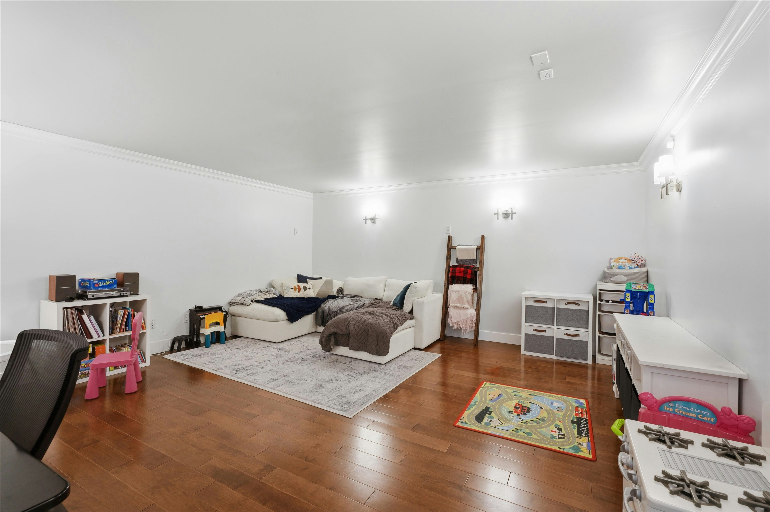 631 W 24th Close, North Vancouver, BC, V6E 2P4 - 32