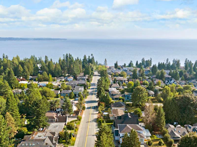 209-13585 16 Avenue - 4