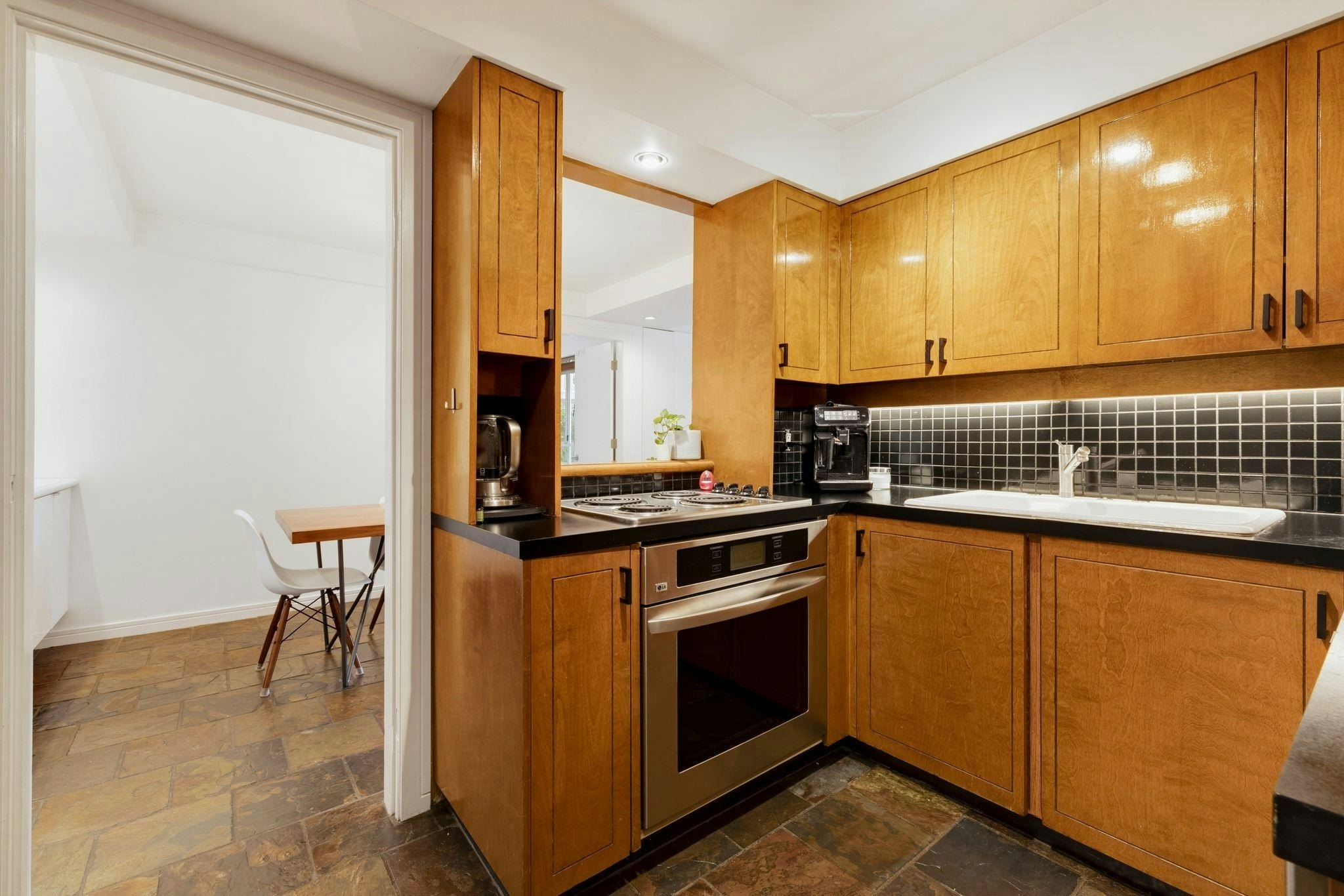 115-1890 W 6th Avenue, Vancouver, BC, V6J 1R6 - 11