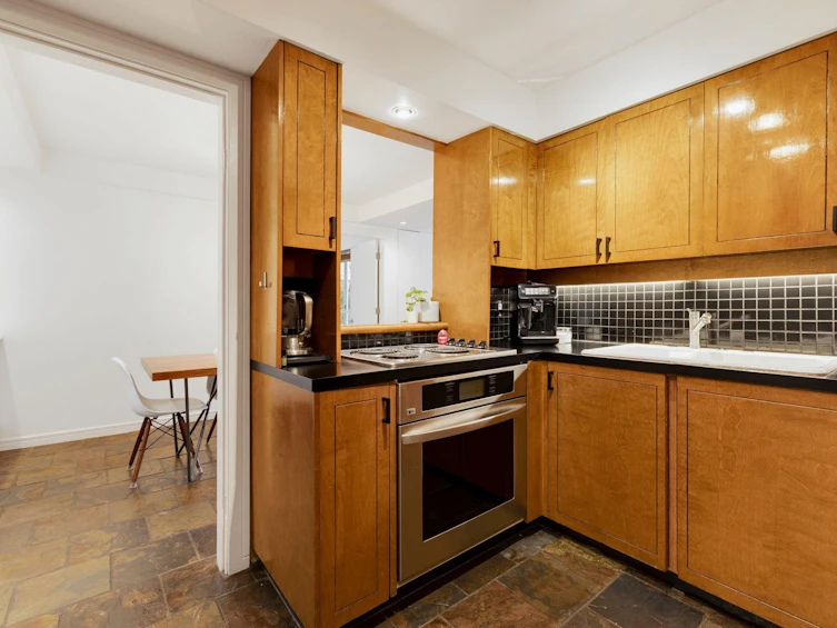 115-1890 W 6th Avenue, Vancouver, BC, V6J 1R6 - 11