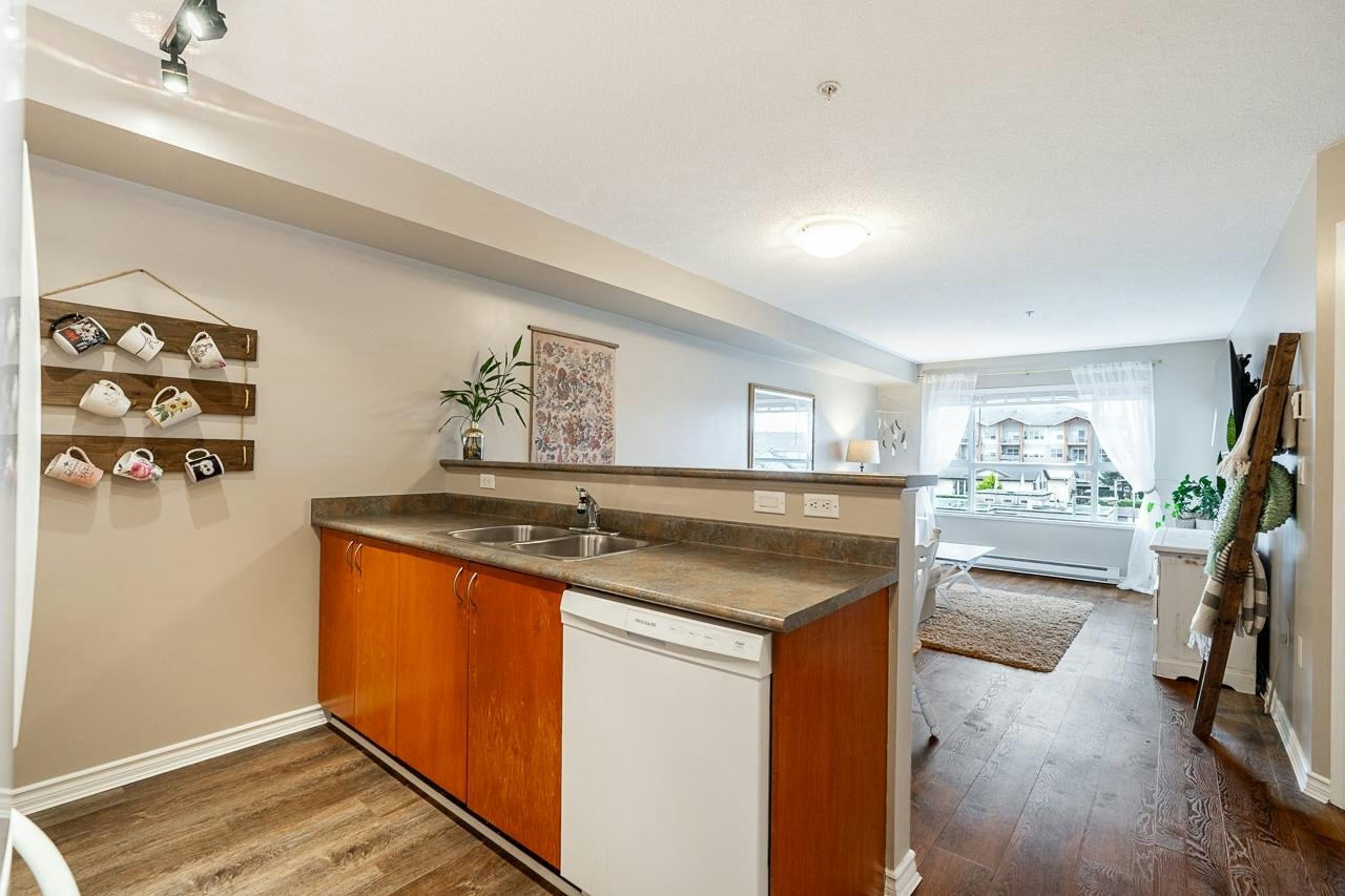 313-5465 203 Street, Langley, BC, V3A 9L8 - 8
