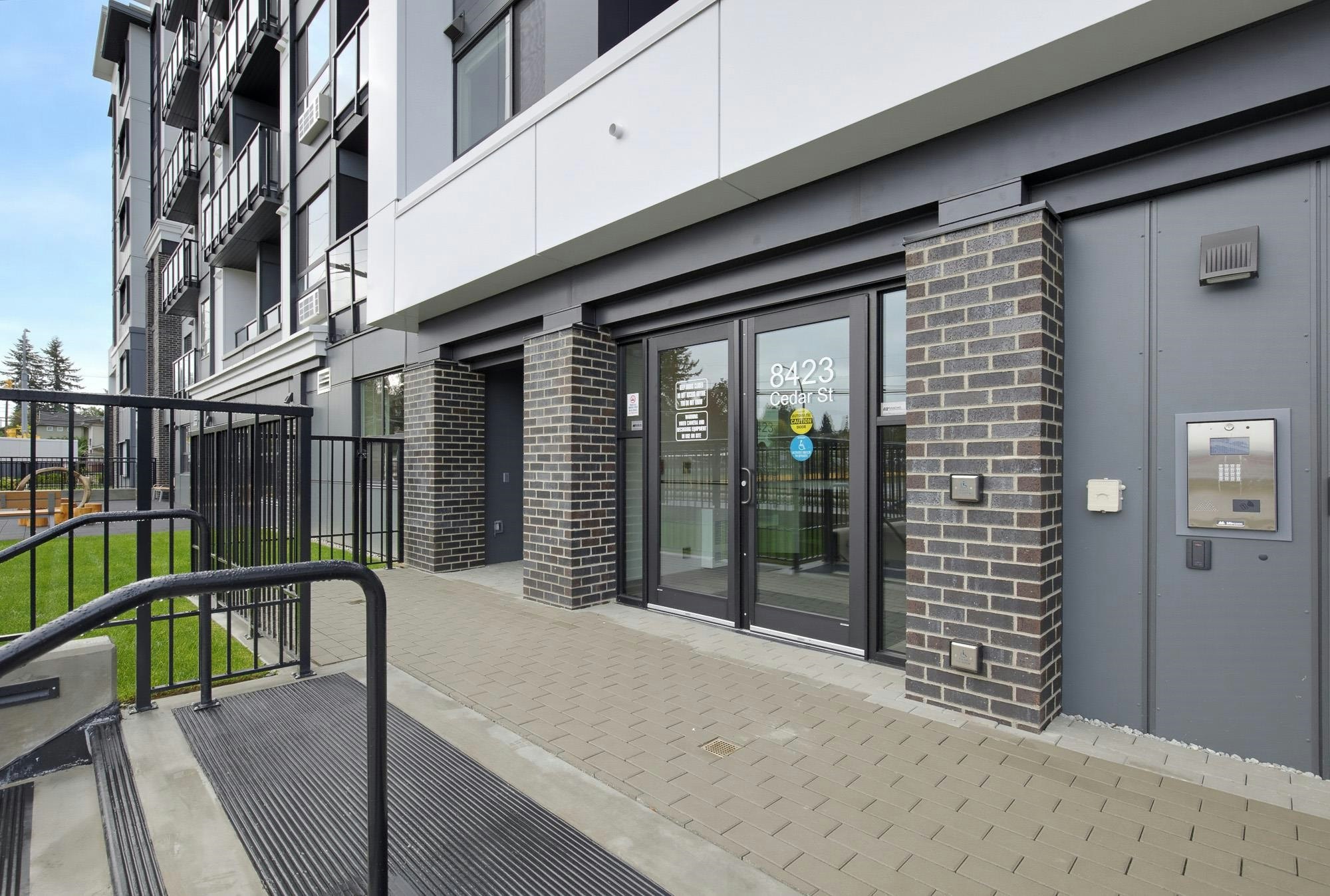 403-8423 Cedar Street - 5