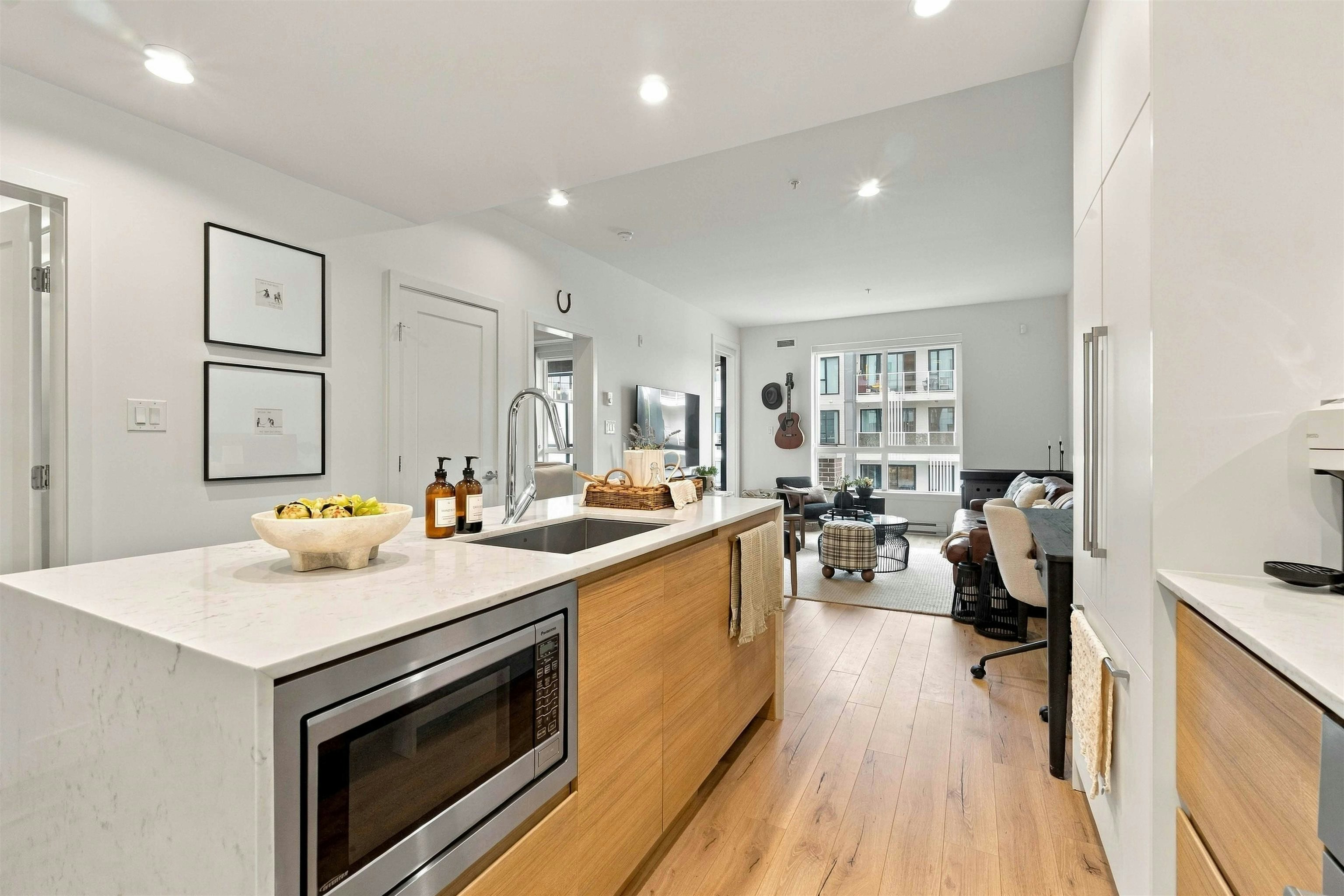 412-3131 Murray Street - 3
