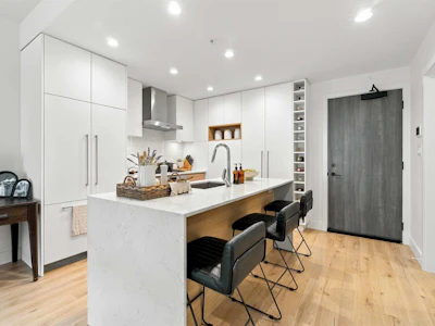 412-3131 Murray Street - 5
