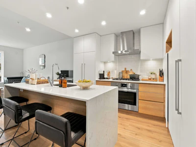 412-3131 Murray Street - 2