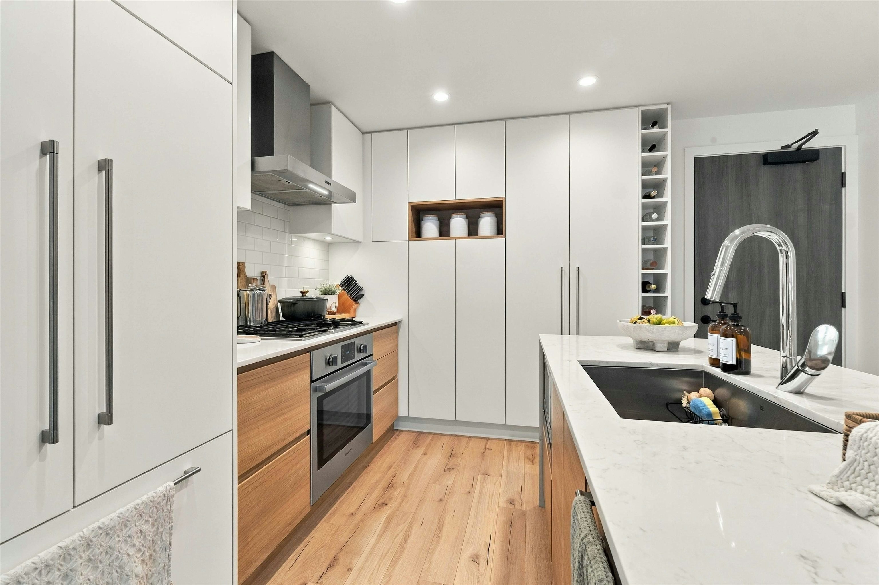 412-3131 Murray Street - 4
