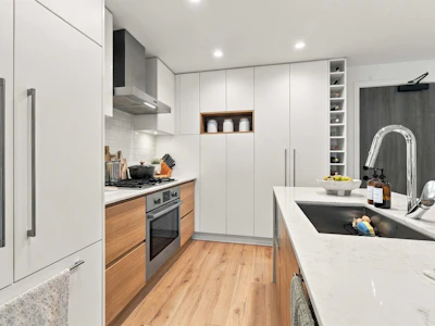 412-3131 Murray Street - 4
