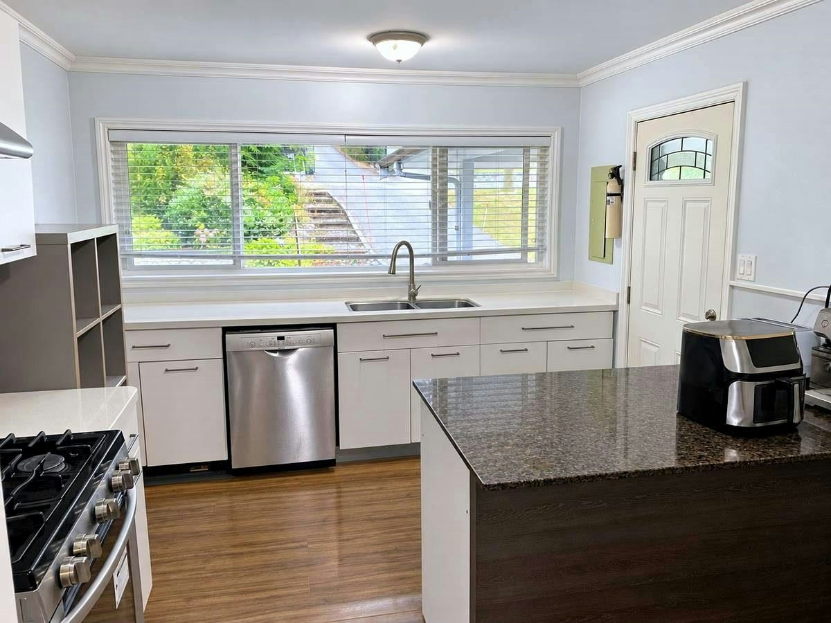 1665 Queens Ave Avenue, West Vancouver, BC, V7V 2X5 - 4