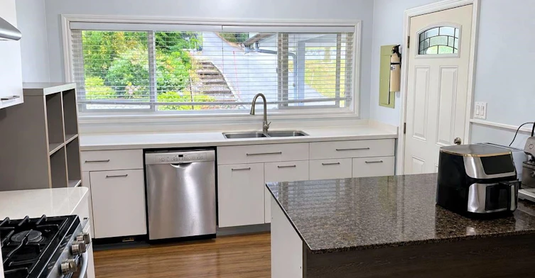 1665 Queens Ave Avenue, West Vancouver, BC, V7V 2X5 - 4