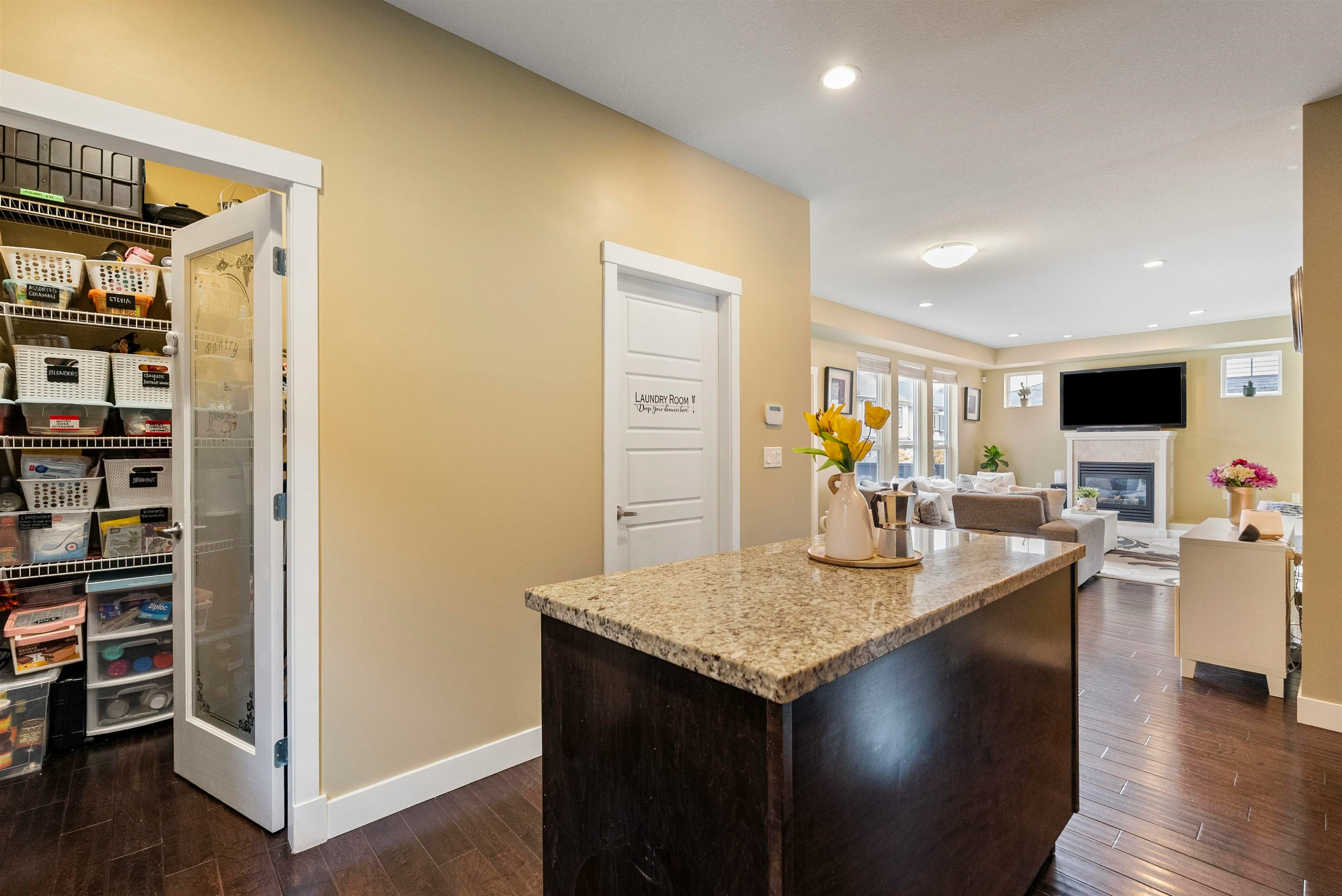 7116 195a Street, Surrey, BC, V4N 5Z5 - 7