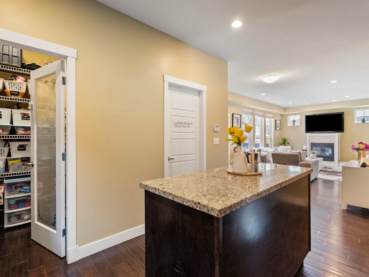 7116 195a Street, Surrey, BC, V4N 5Z5 - 7