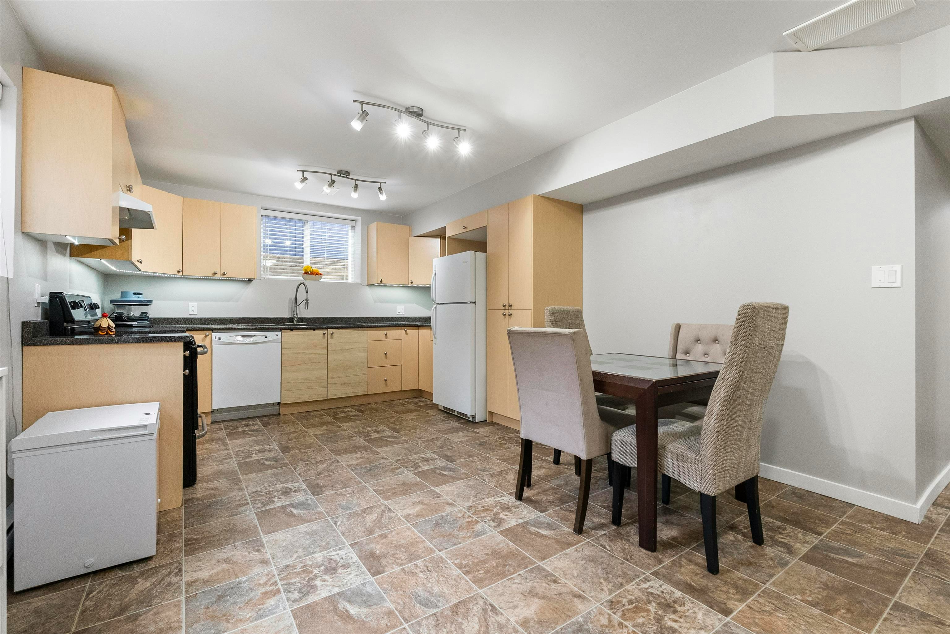 7116 195a Street, Surrey, BC, V4N 5Z5 - 27