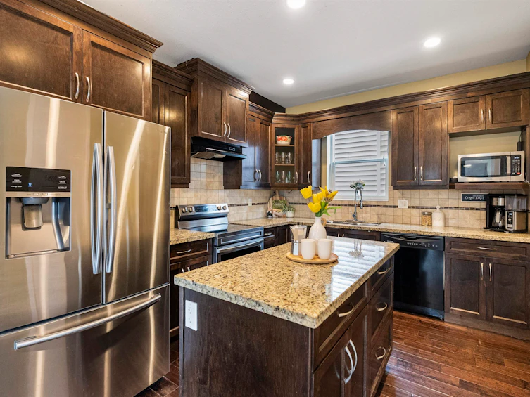 7116 195a Street, Surrey, BC, V4N 5Z5 - 5