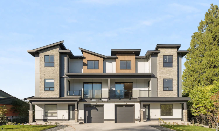 102-14753 111a Avenue