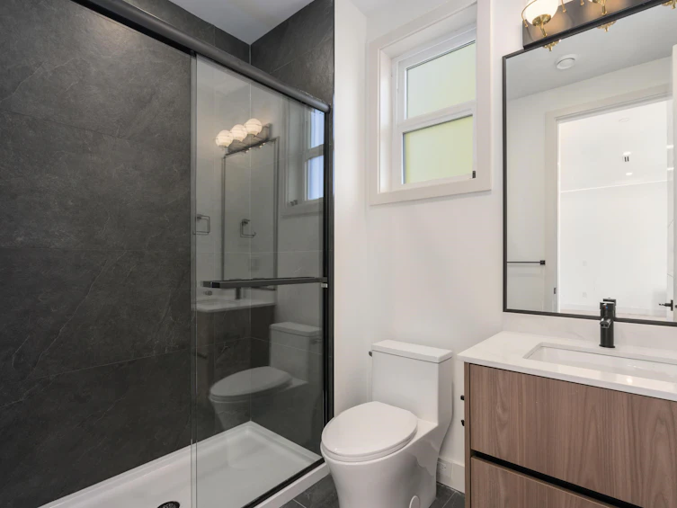 102-14753 111a Avenue, Surrey, BC, V3R 2E2 - 5