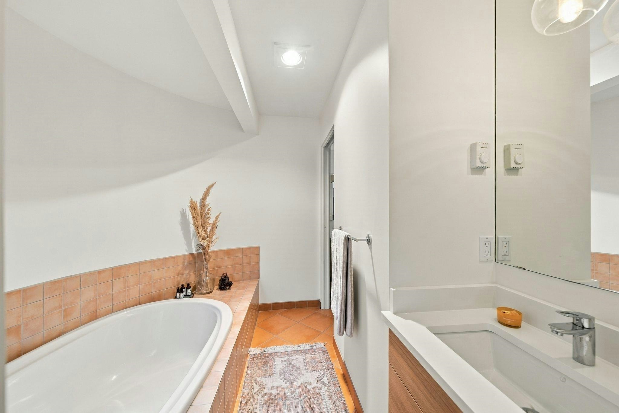 2240 York Avenue, Vancouver, BC, V6K 1C6 - 26