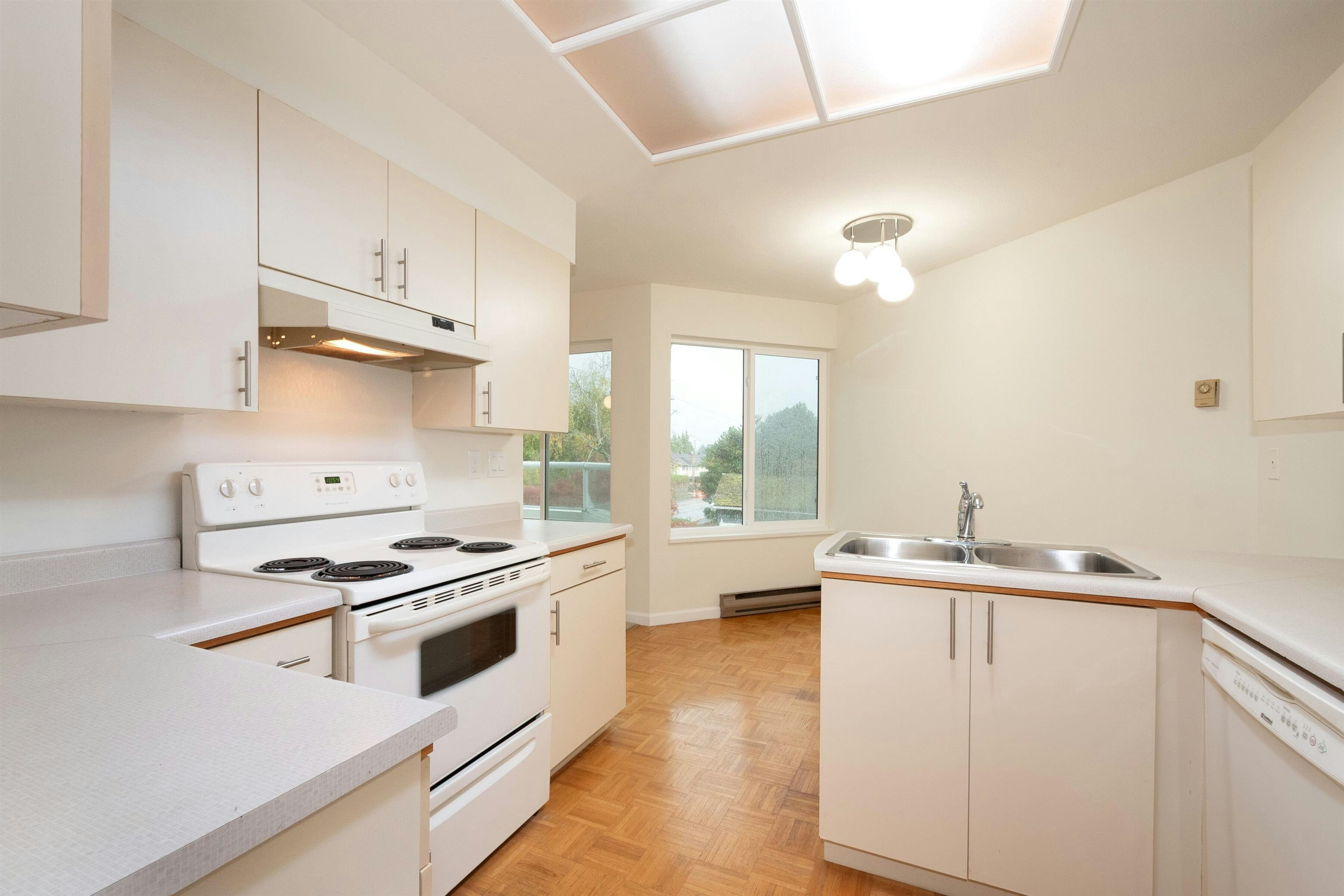 203-7600 Francis Road, Richmond, BC, V6Y 1A2 - 3