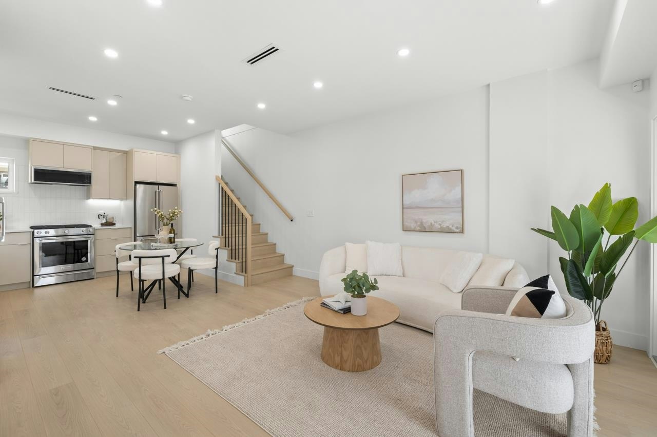 102-2137 E Pender Street - 3