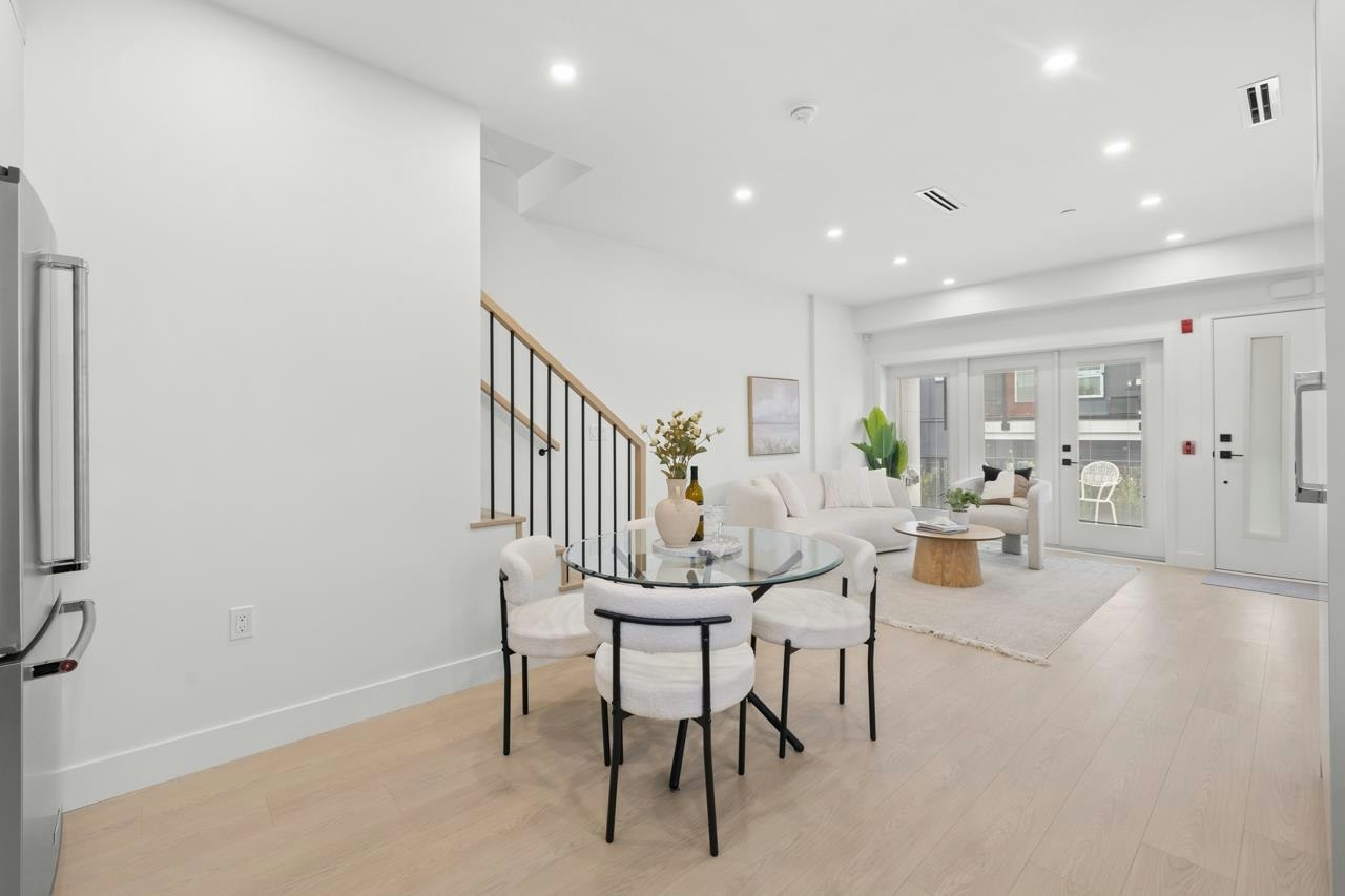 102-2137 E Pender Street, Vancouver, BC, V5L 1X3 - 9