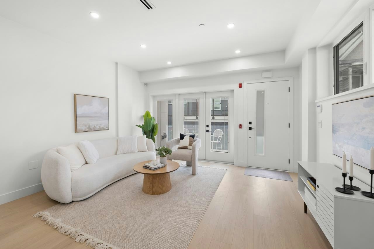 102-2137 E Pender Street - 4