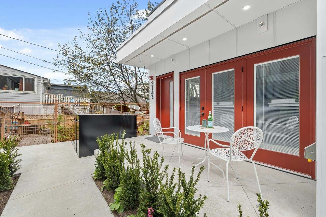 102-2137 E Pender Street - 2