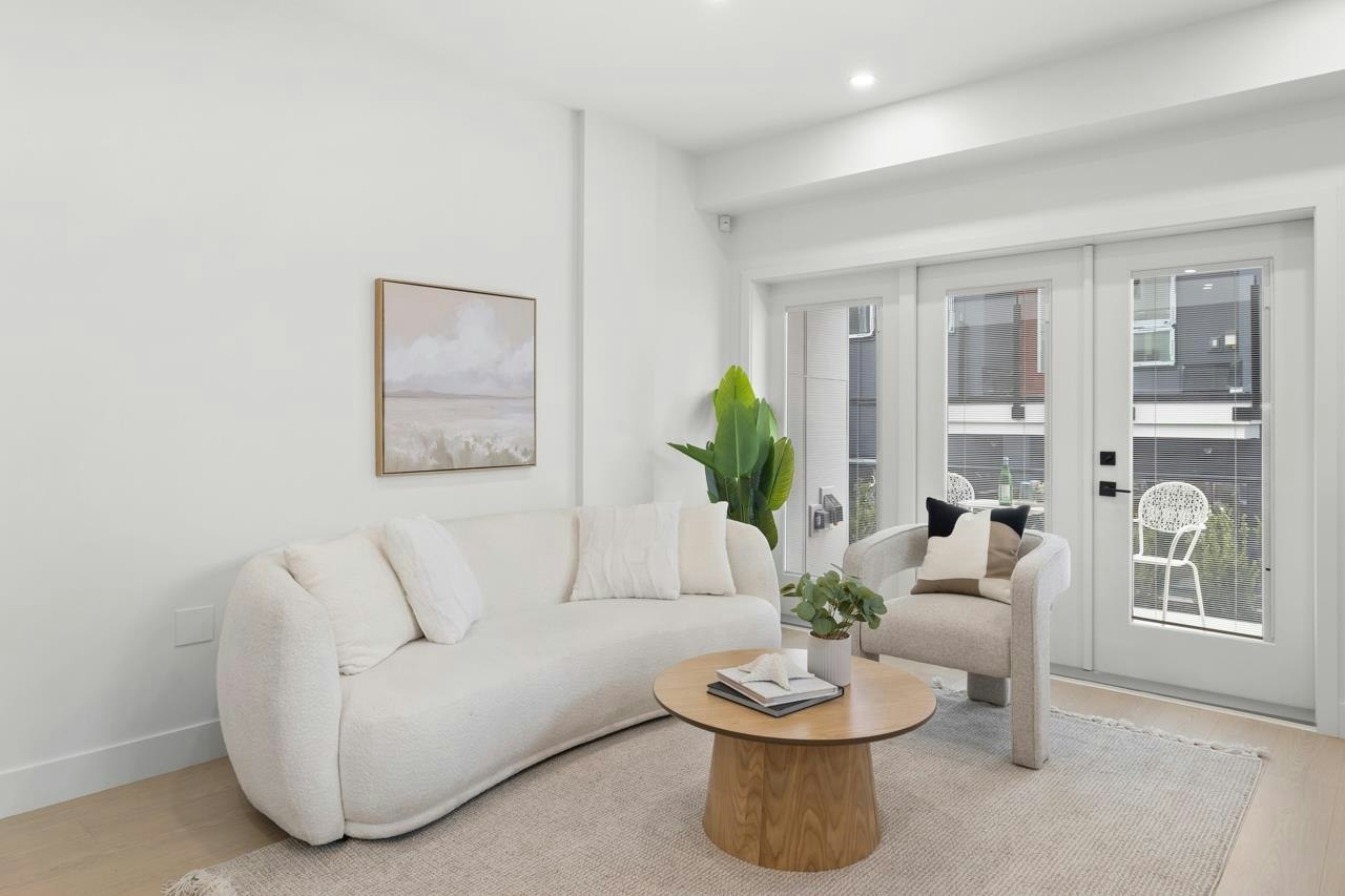 102-2137 E Pender Street - 5