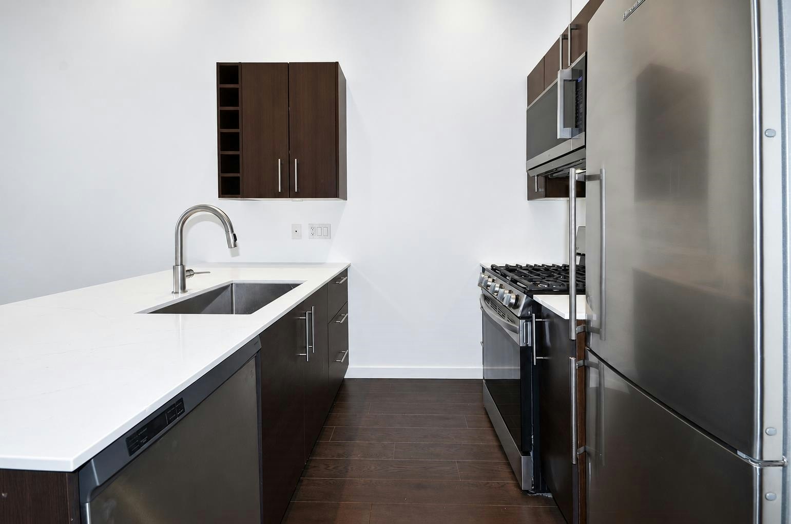 205-1708 Columbia Street, Vancouver, BC, V5Y 0H7 - 2