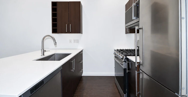 205-1708 Columbia Street, Vancouver, BC, V5Y 0H7 - 2