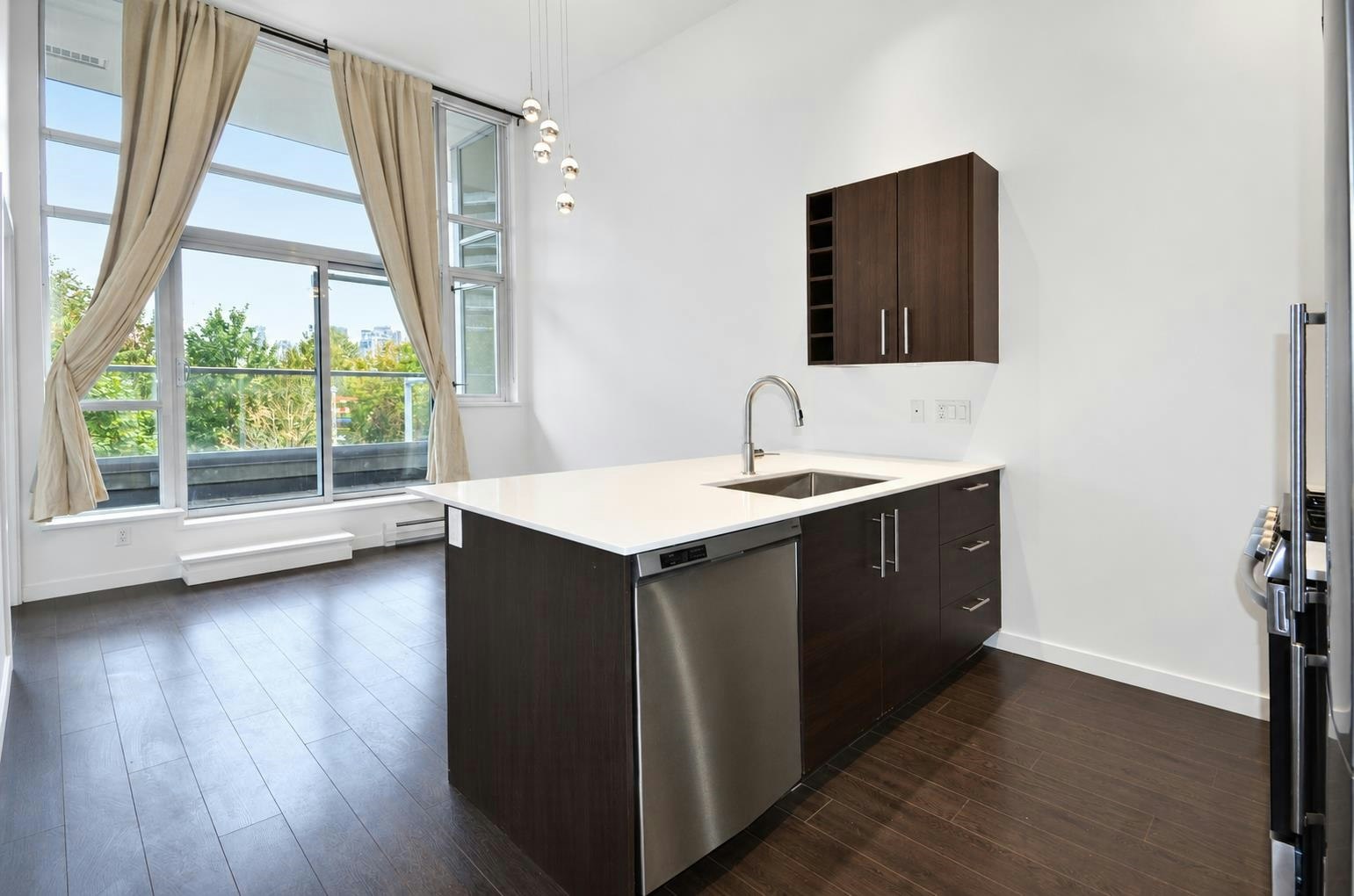 205-1708 Columbia Street, Vancouver, BC, V5Y 0H7