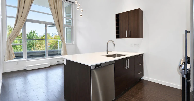 205-1708 Columbia Street, Vancouver, BC, V5Y 0H7